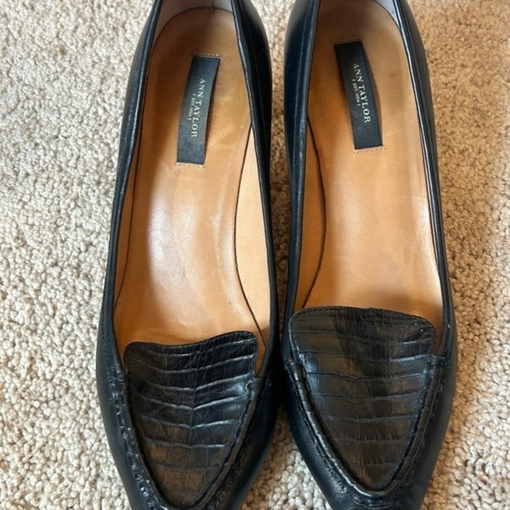 Ann Taylor Black Leather Loafer Pumps Size 8M